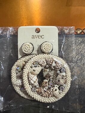 avec Beaded Shell Statement Earrings in Cream and Brown
